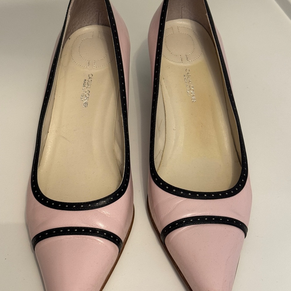 Elegant Vintage Pink Kitten Heels - Picture 2 of 4